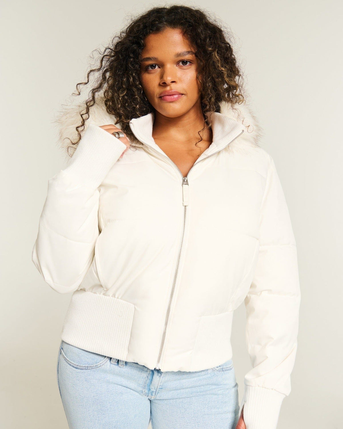 Cropped Puffer Jacket with Faux Fur Collar and Zip Front - White