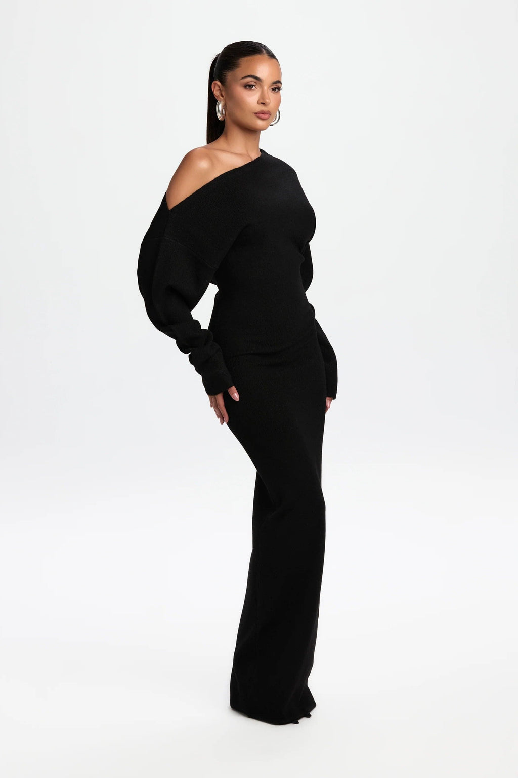 Off-Shoulder Knit Maxi Dress with Fitted Body - Black