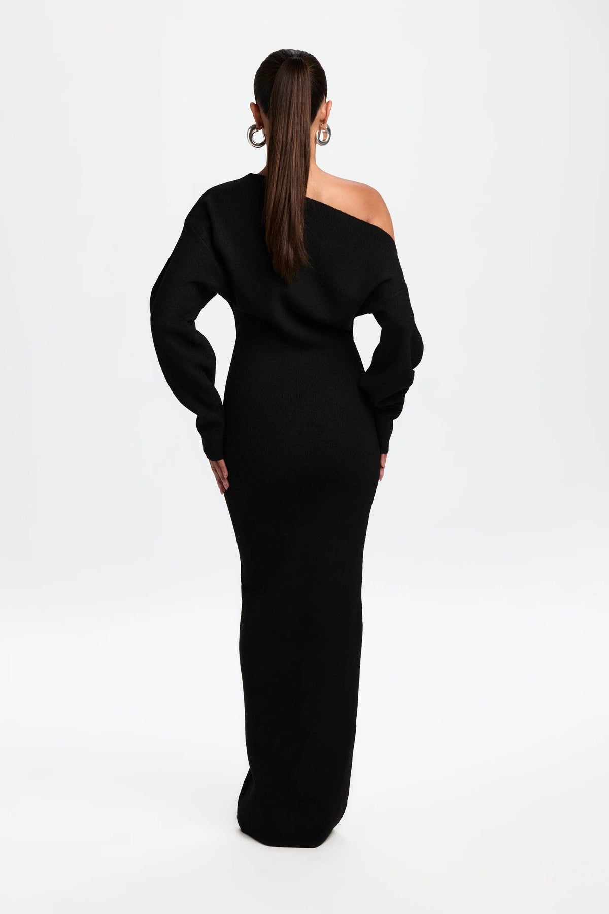 Off-Shoulder Knit Maxi Dress with Fitted Body