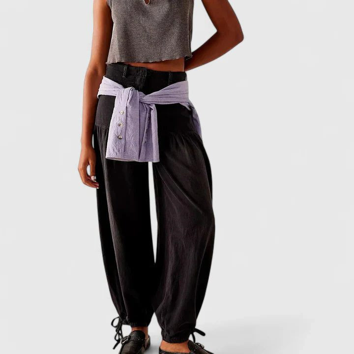 Pleated Wide Leg Jeans with Gathered Ankle Cuffs - Black