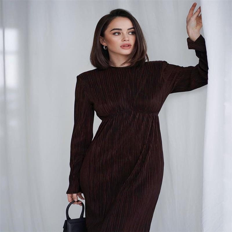 Ribbed Knit Maxi Dress with Crew Neck and Long Sleeves